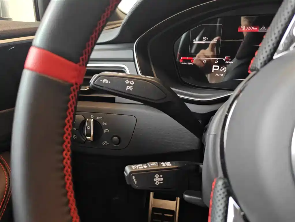 Audi A4L 2025 2 Million Celebration Edition 40 TFSI Luxury Dynamic B&O Starlight Night Edition фото 10