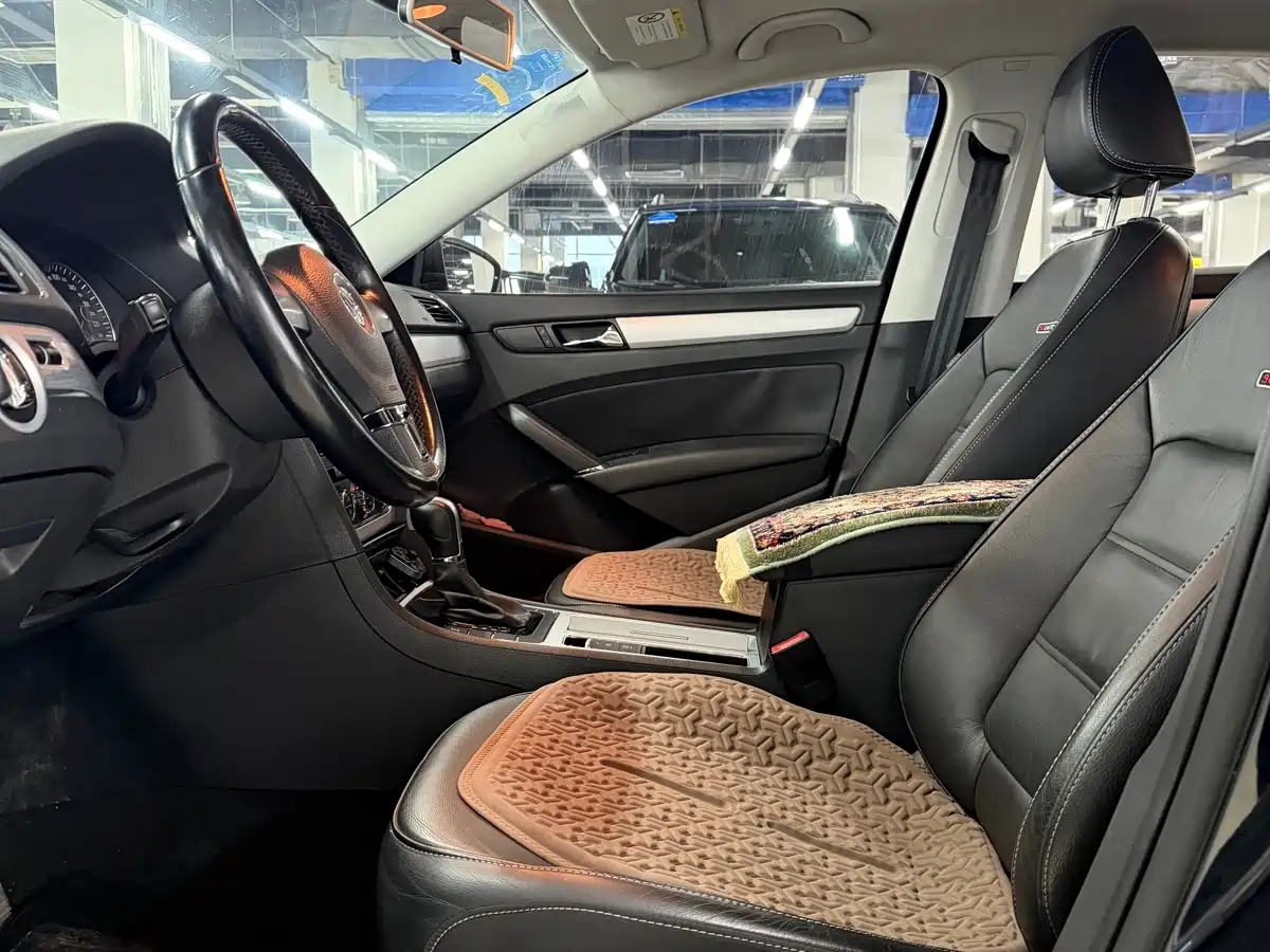 Volkswagen Passat 2014 1.8TSI DSG Luxury Edition фото 4