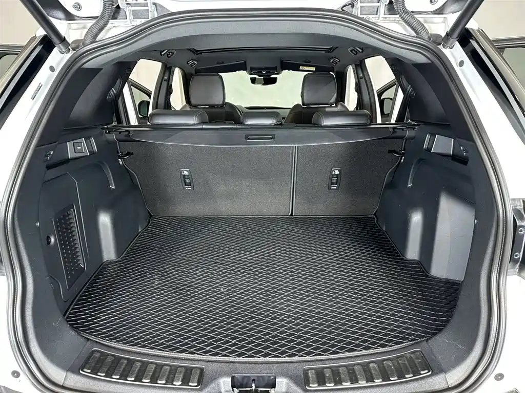 Land Rover Discovery Sport 2022 Model 249PS R-Dynamic S Performance Edition 5-Seater фото 5