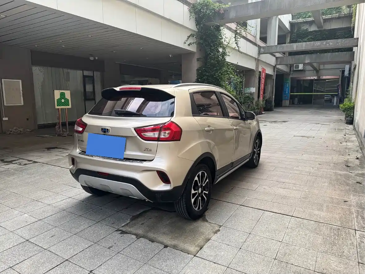 Фото 7 - Geely Vision X3