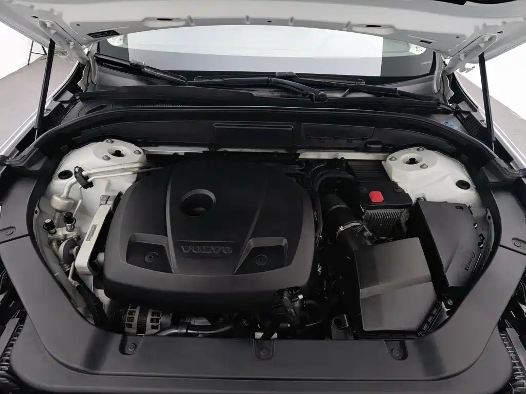 Фото 6 - Volvo XC60