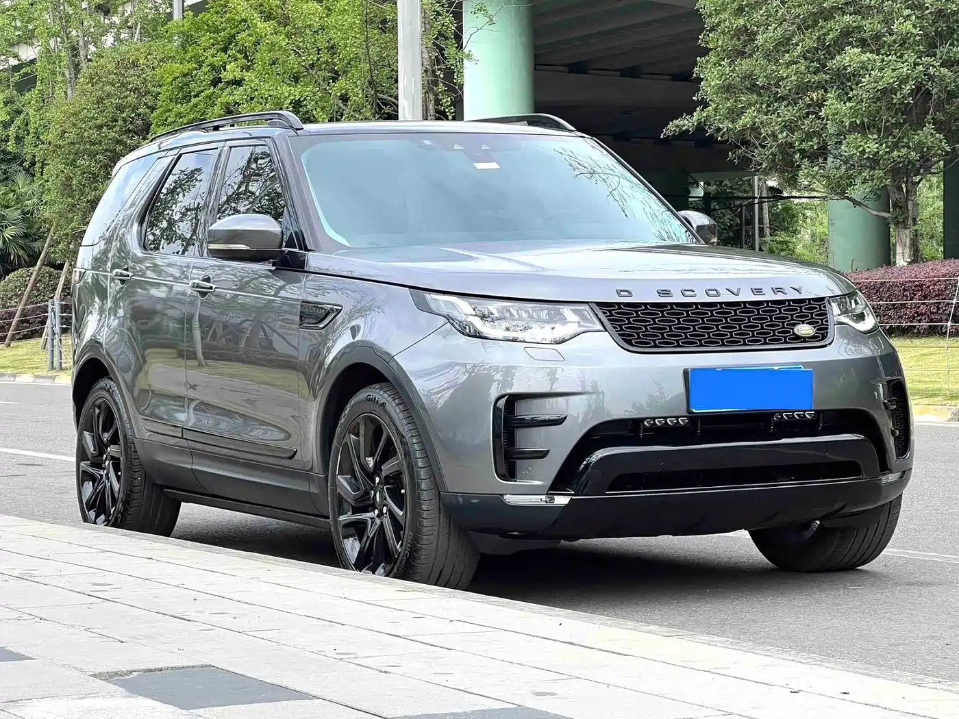 Land Rover Discovery 2017 3.0 SC V6 SE фото 3