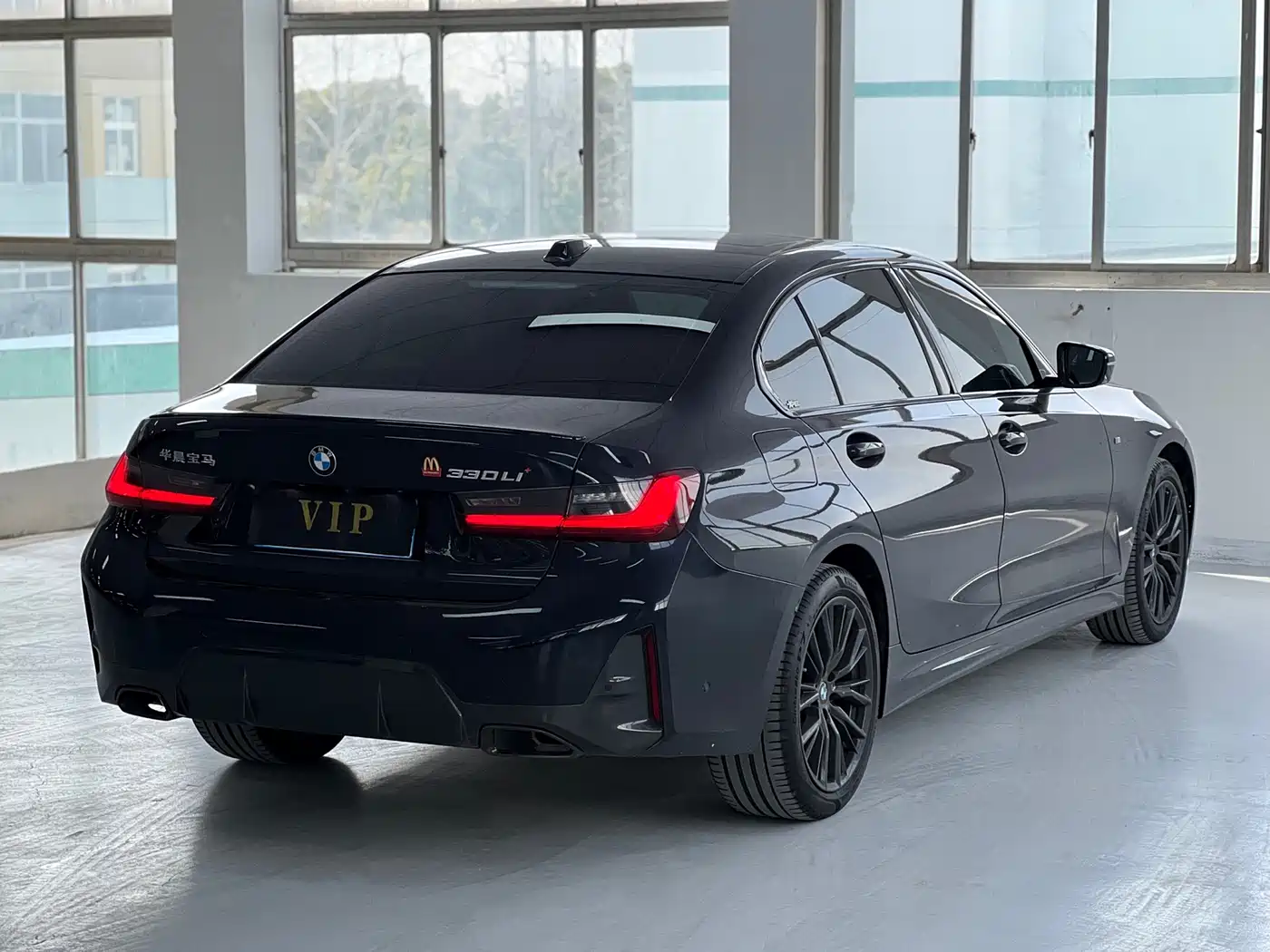 BMW 3 Series 2023 330Li M Sport Dark Night Package фото 8