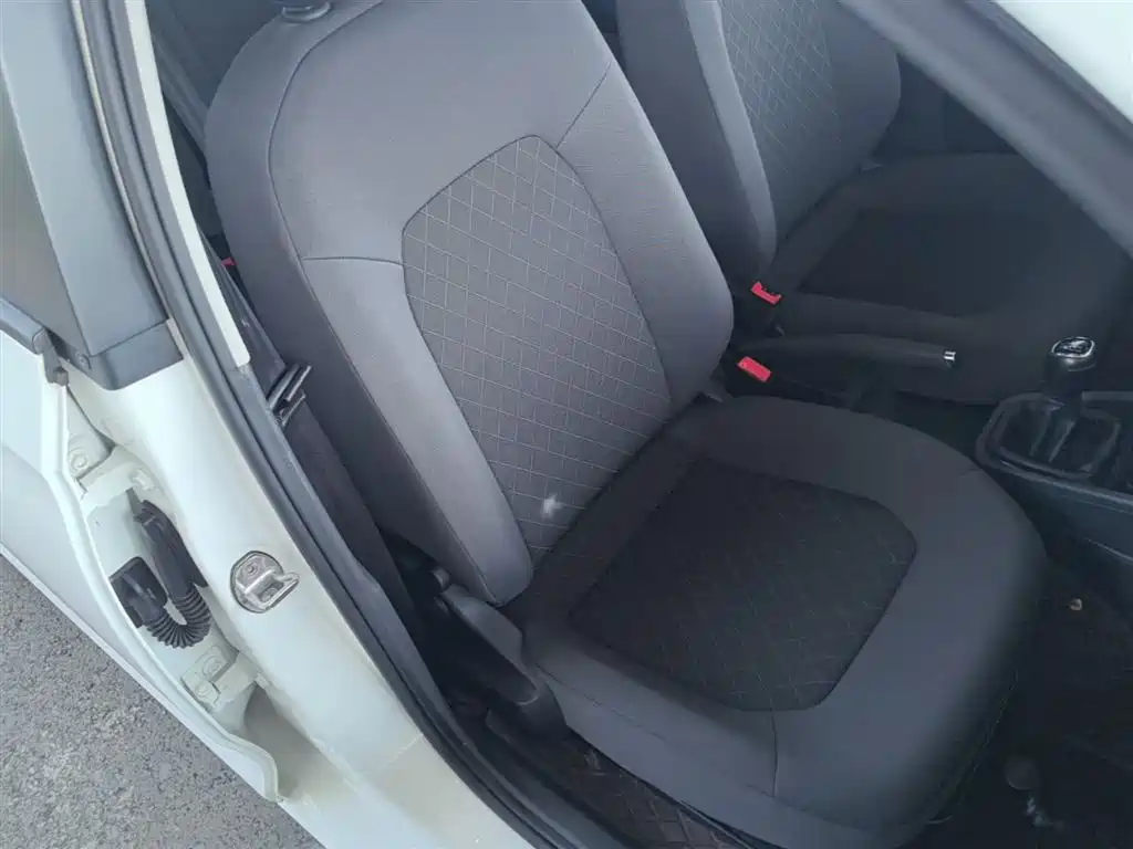 Škoda Rapid 2020 1.5L Manual Standard фото 25