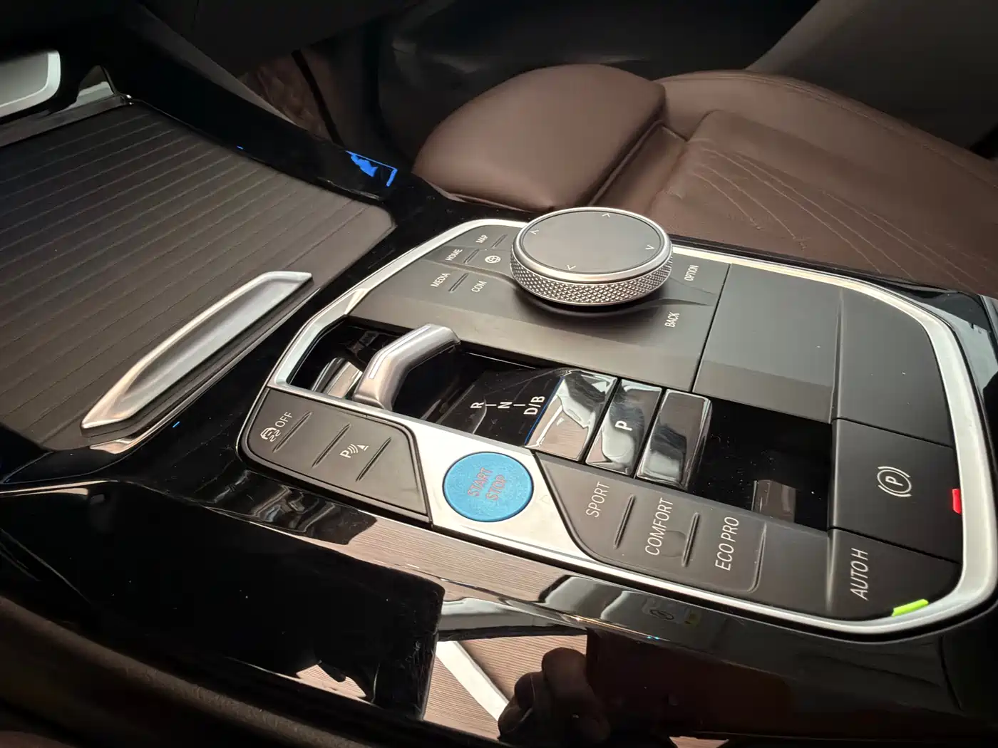 BMW iX3 2023 Leading Type фото 7
