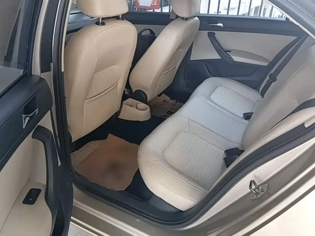 Škoda Rapid 2013 1.6L Automatic Smart Selection фото 17