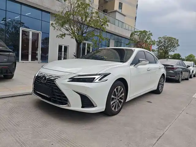 Lexus ES 2026