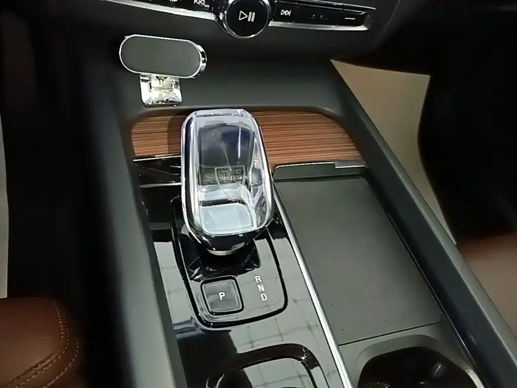 Фото 14 - Volvo XC60