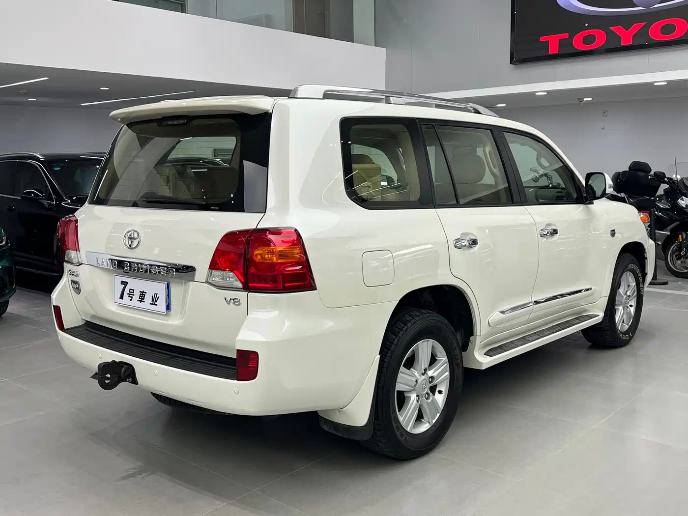 TOYOTA LAND CRUISER