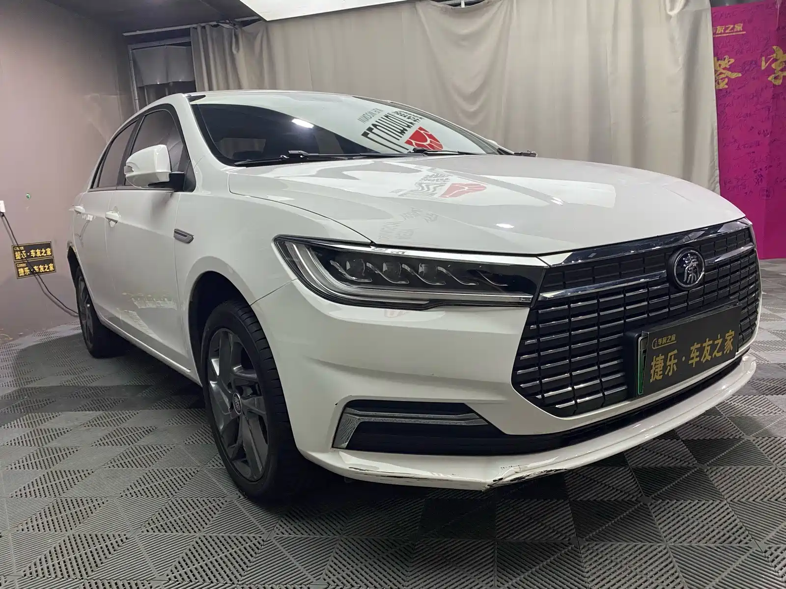 صورة 3 - BYD Qin New Energy