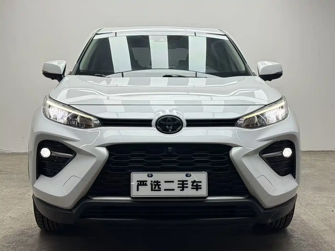 Toyota Wildlander 2020 2.0L CVT 2WD Premium фото 2