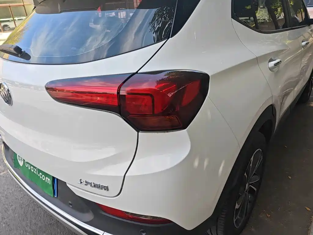 Photo 8 - Buick Encore GX