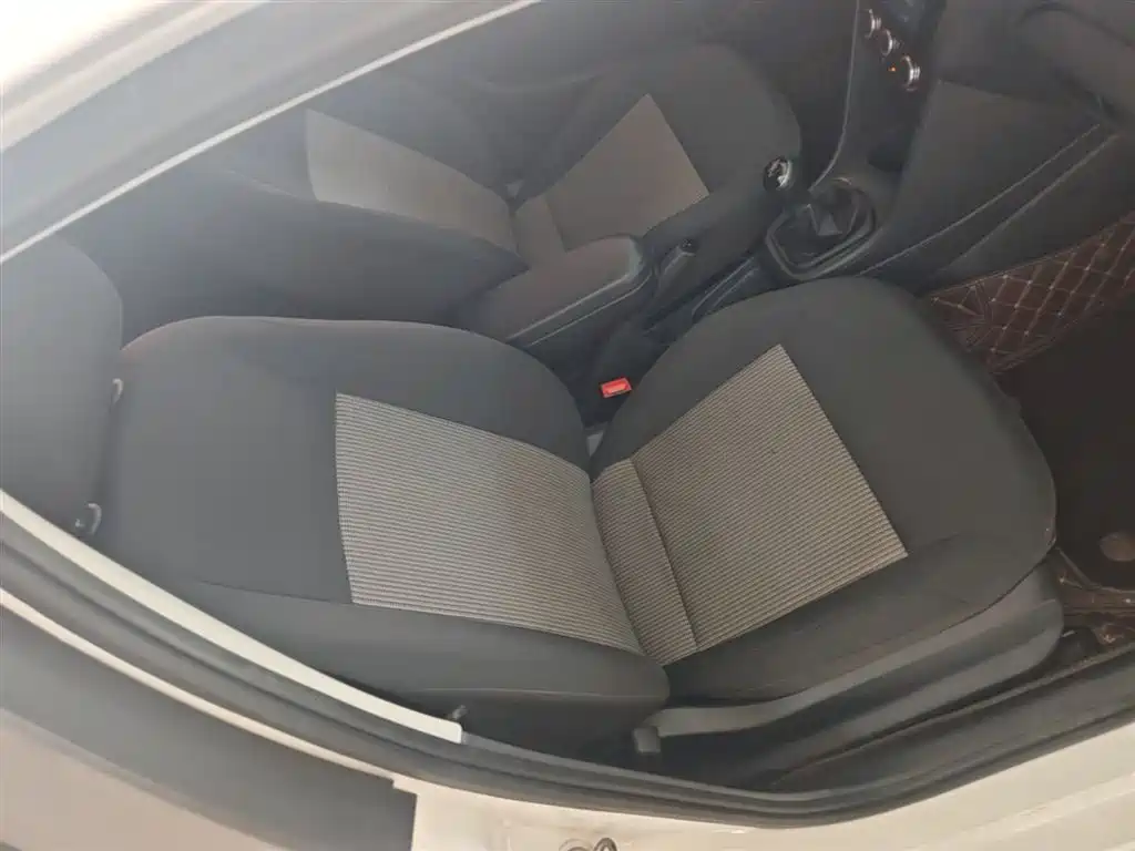 Volkswagen Polo 2016 1.4L Manual Trend фото 25