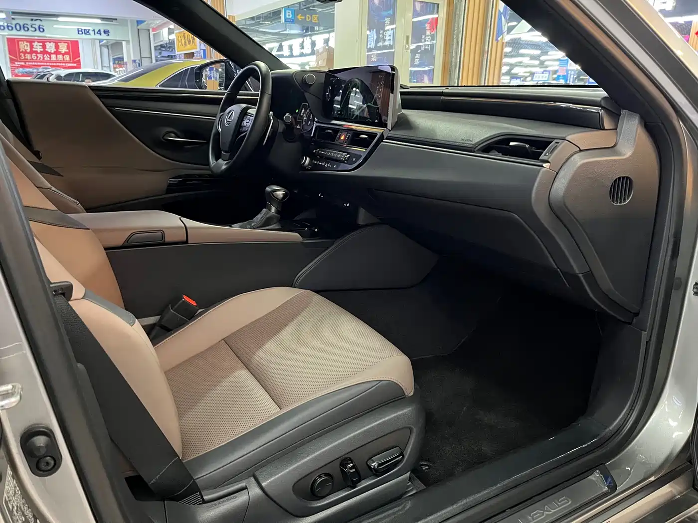 Lexus ES 2023 200 Excellence Edition фото 13
