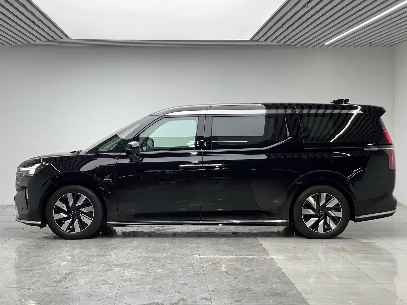 Volvo EM90 2024 2025 Ultra Six-Seater