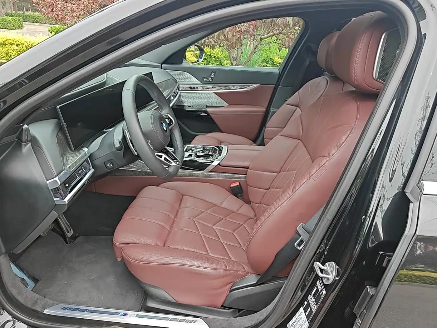 BMW 7 Series 2023 740Li Exclusive M Sport Package фото 4