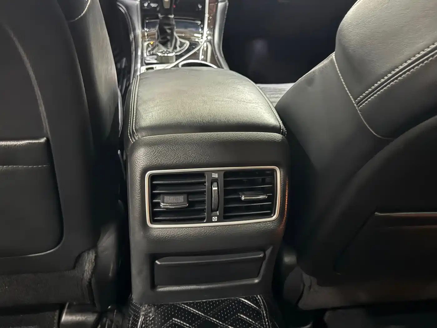 Фото 24 - Infiniti Q50L