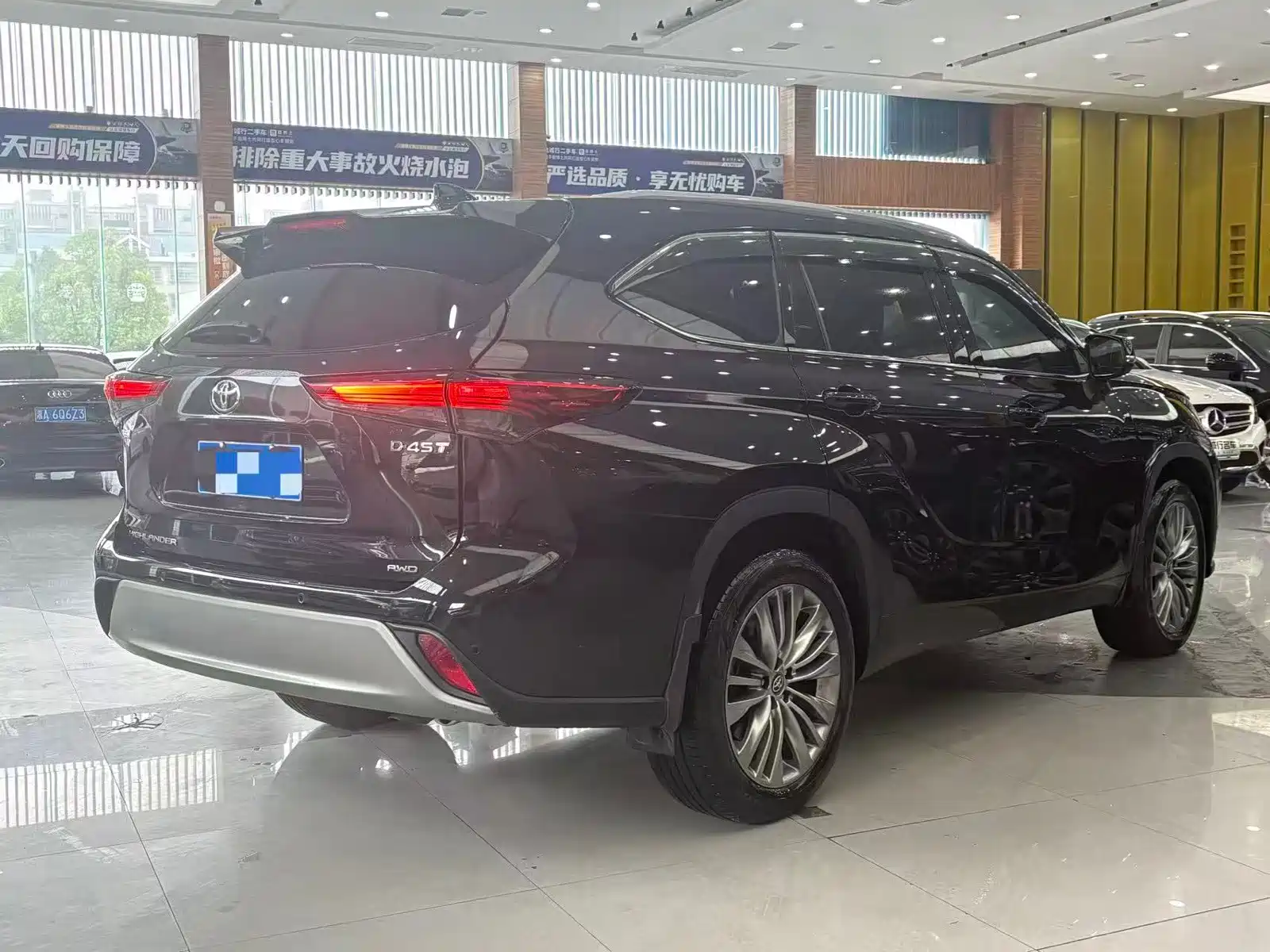 Photo 4 - Toyota Highlander