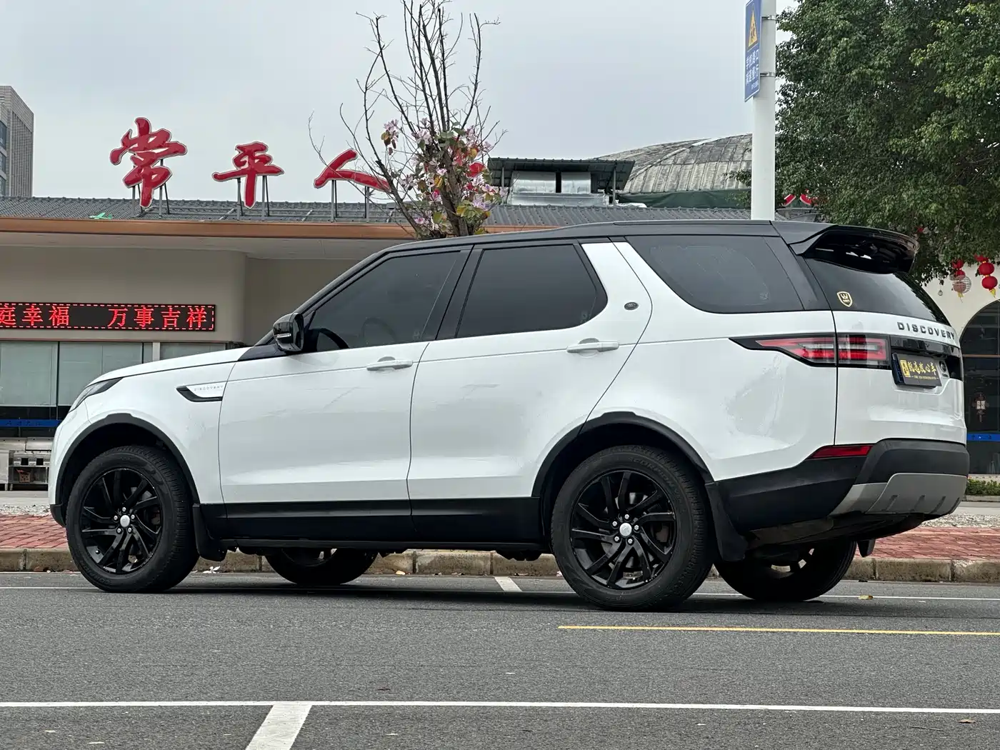 Land Rover Discovery 2017 3.0 SC V6 HSE фото 6