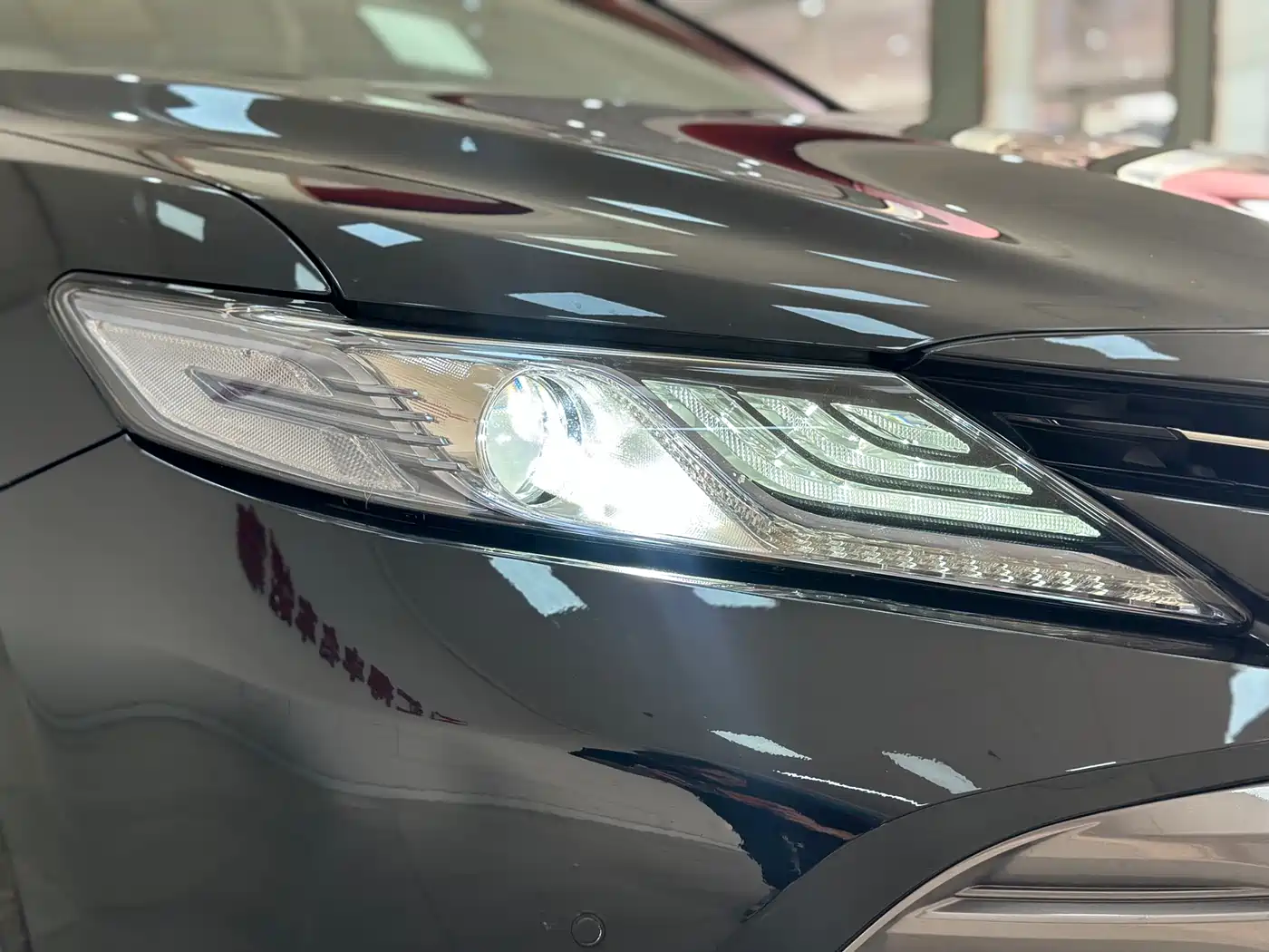Toyota Camry 2018 Hybrid 2.5HG Luxury Edition фото 4