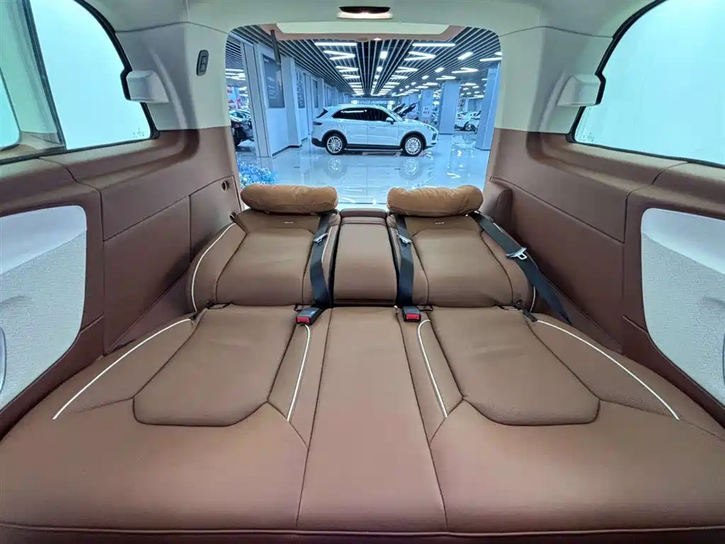 Mercedes-Benz Vito 2023 2.0T Business 7-Seater фото 35