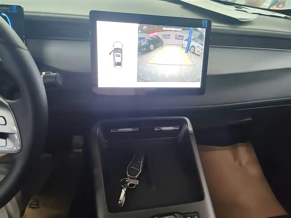 BYD Qin PLUS 2025 DM-i Smart Drive 55KM Leader фото 13