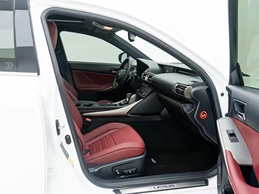 Lexus IS 2015 200t F SPORT фото 24