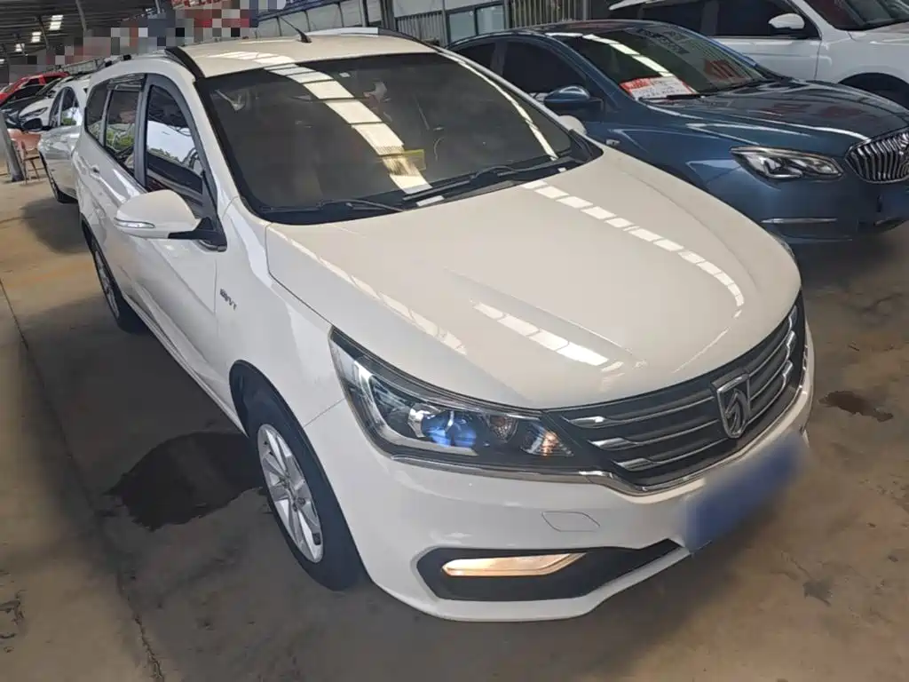 Baojun 310W 2018 2017 1.5L Manual Fashion Edition (China V)