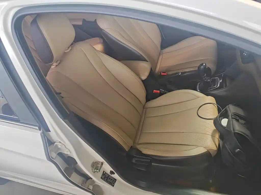 Baojun 310W 2018 2017 1.5L Manual Fashion Edition (China V)