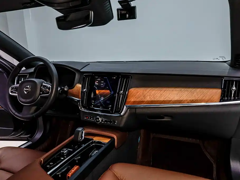 Volvo S90 2025 2024 B5 Momentum Luxury Edition