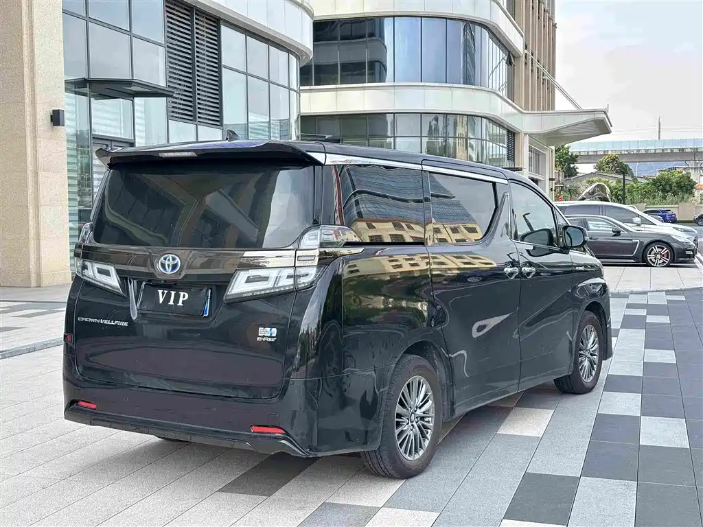 Фото 9 - Toyota Vellfire