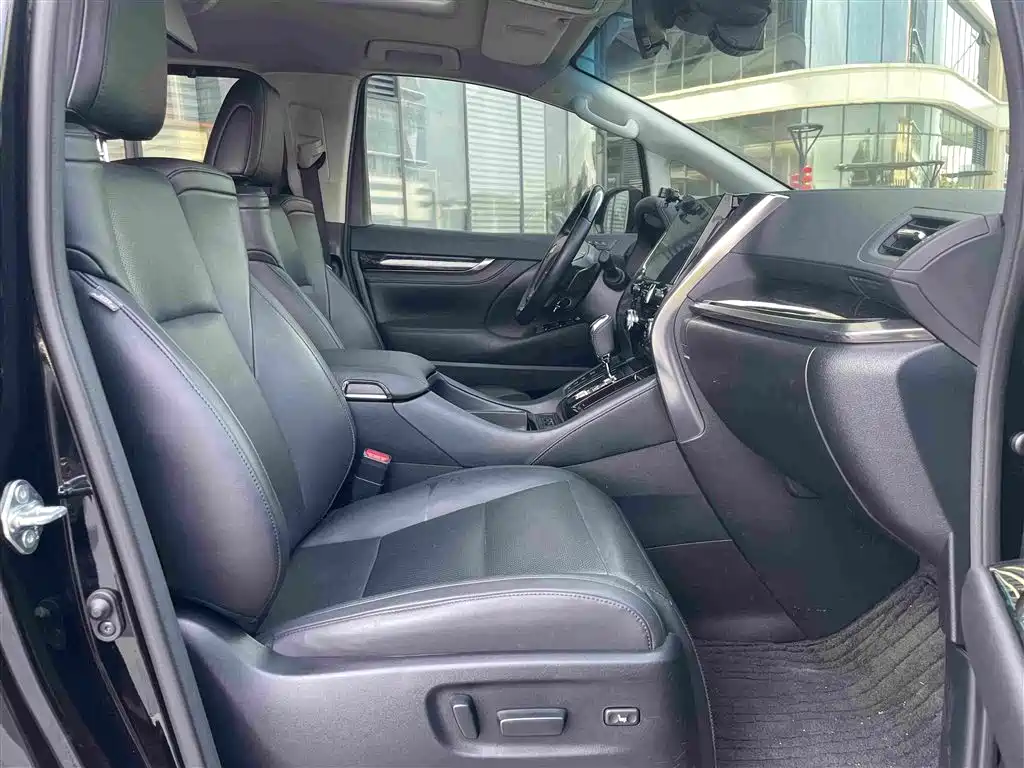 Фото 14 - Toyota Vellfire