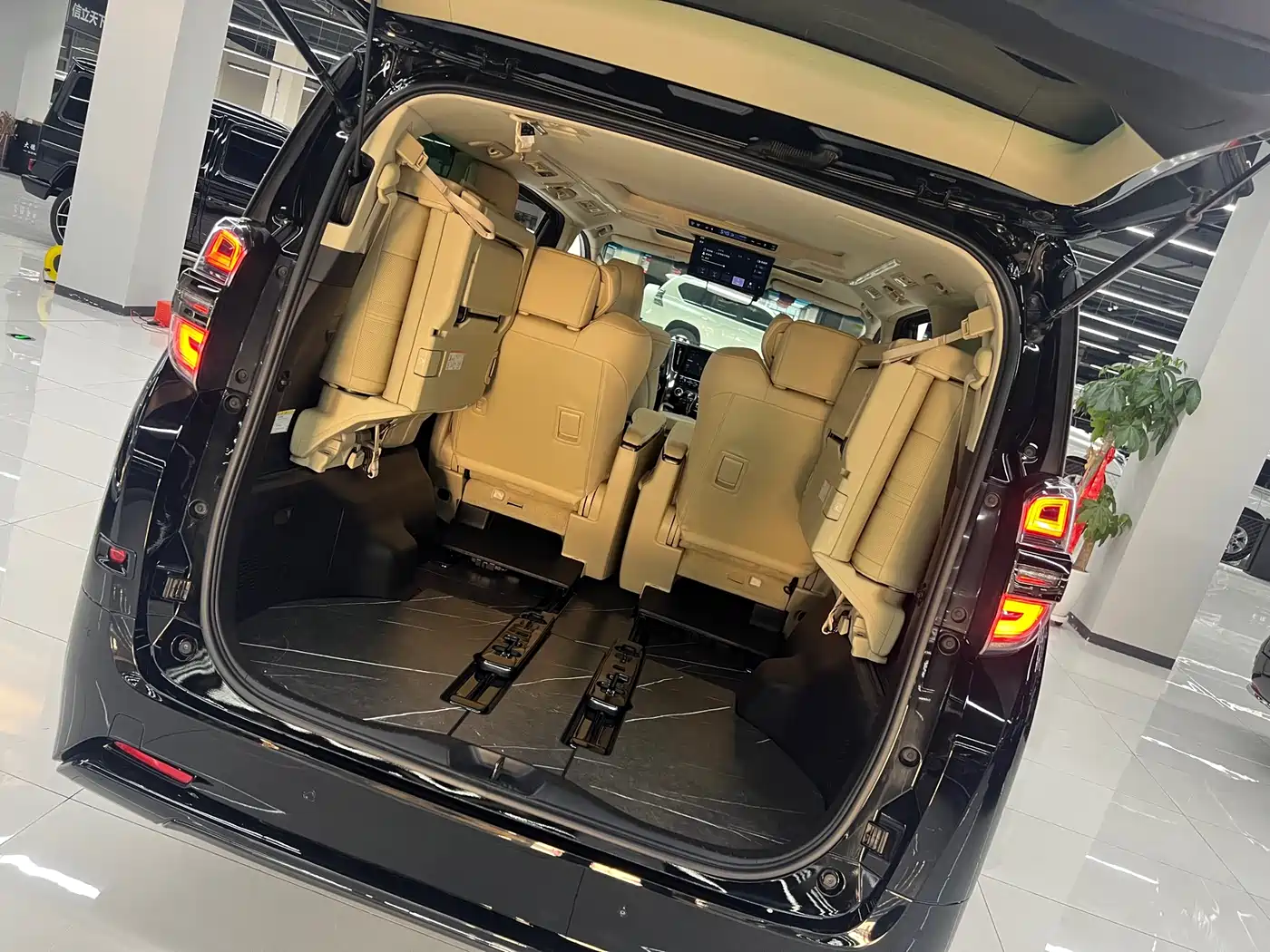 Toyota Vellfire 2021 Crown Hybrid 2.5L HV Premium Edition фото 8