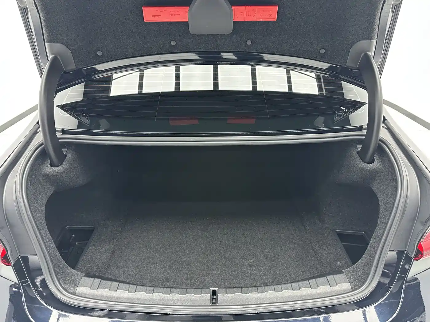 BMW 3 Series 2023 320Li M Sport Package фото 16