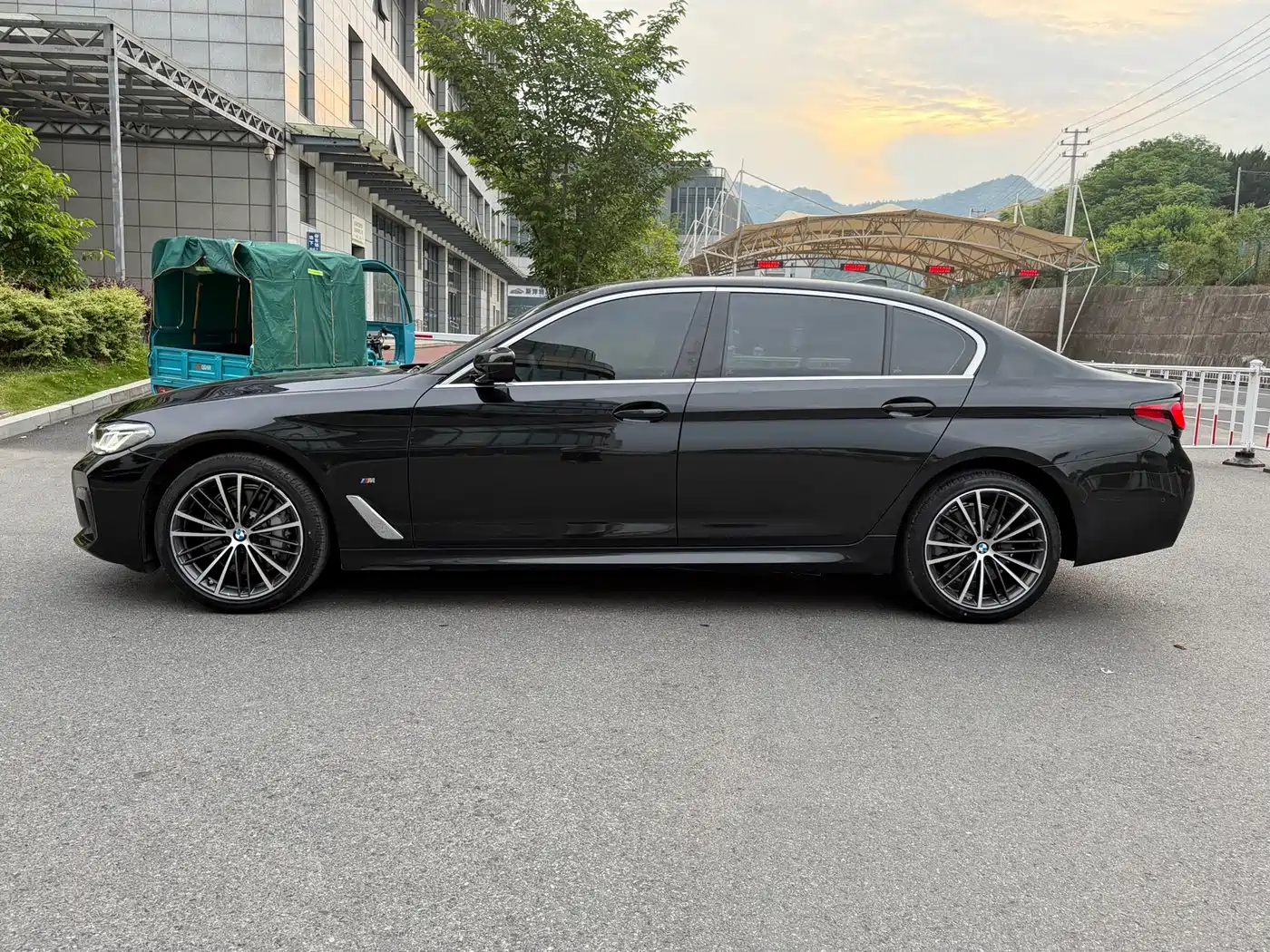 BMW 5 Series 2021 530Li Leading M Sport Package фото 14