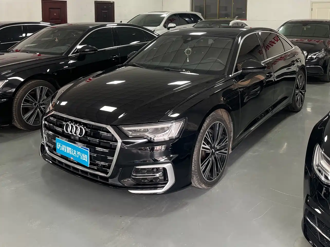 Фото 1 - Audi A6L