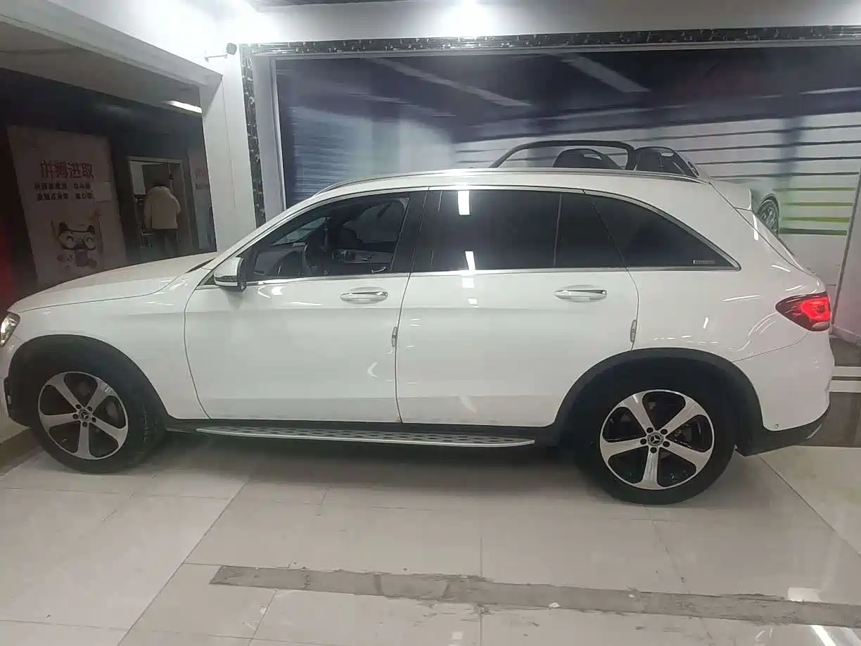 MERCEDES-BENZ GLC