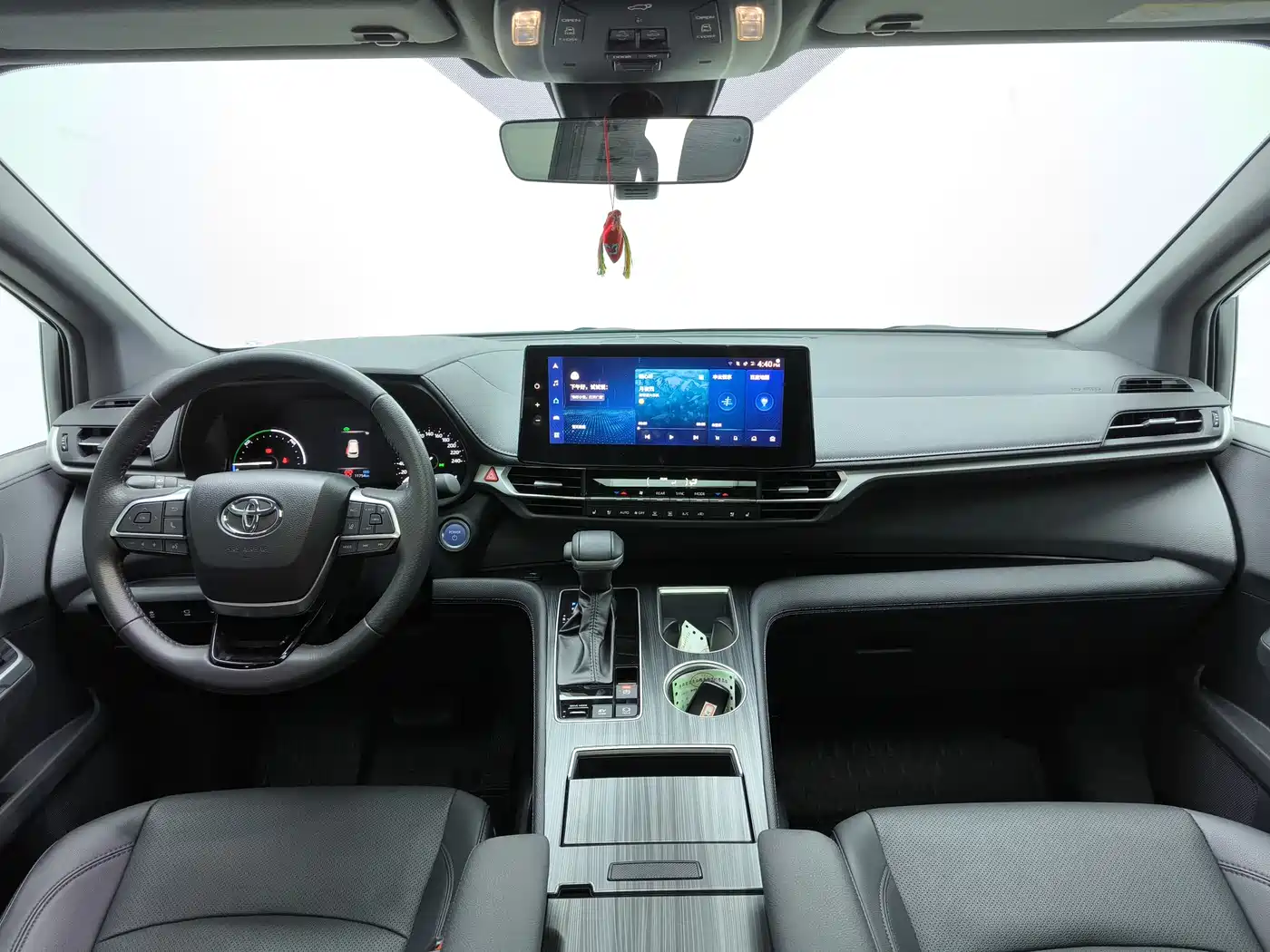 Toyota Sienna 2023 2.5L Hybrid Premium Edition фото 9