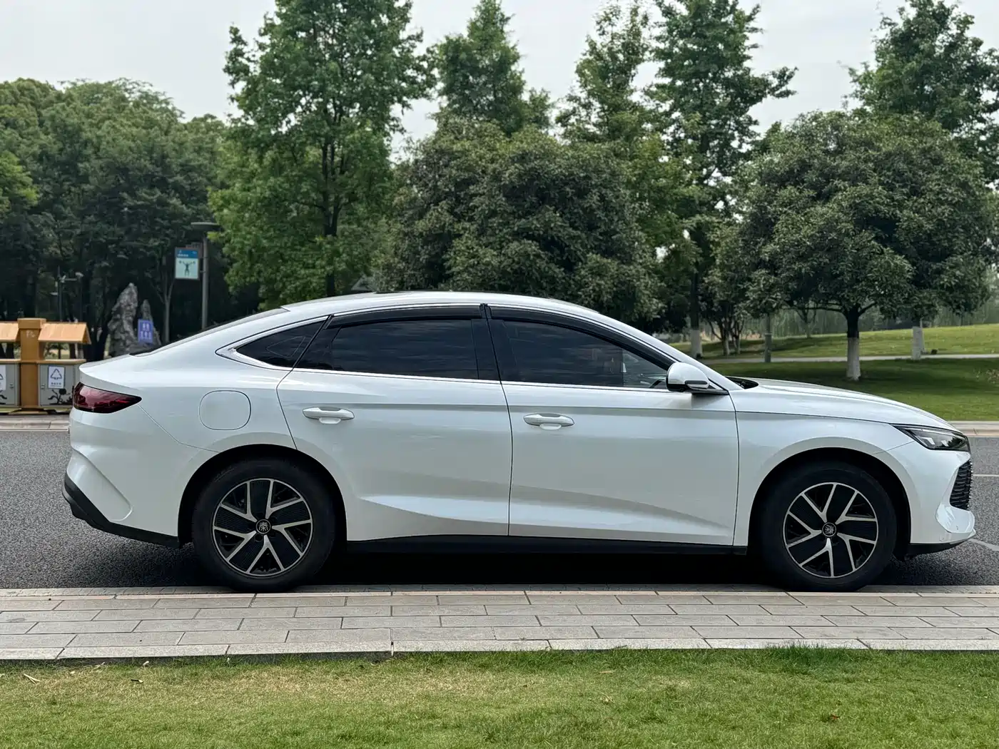 BYD Qin L 2024 DM-i 120KM Leading фото 8