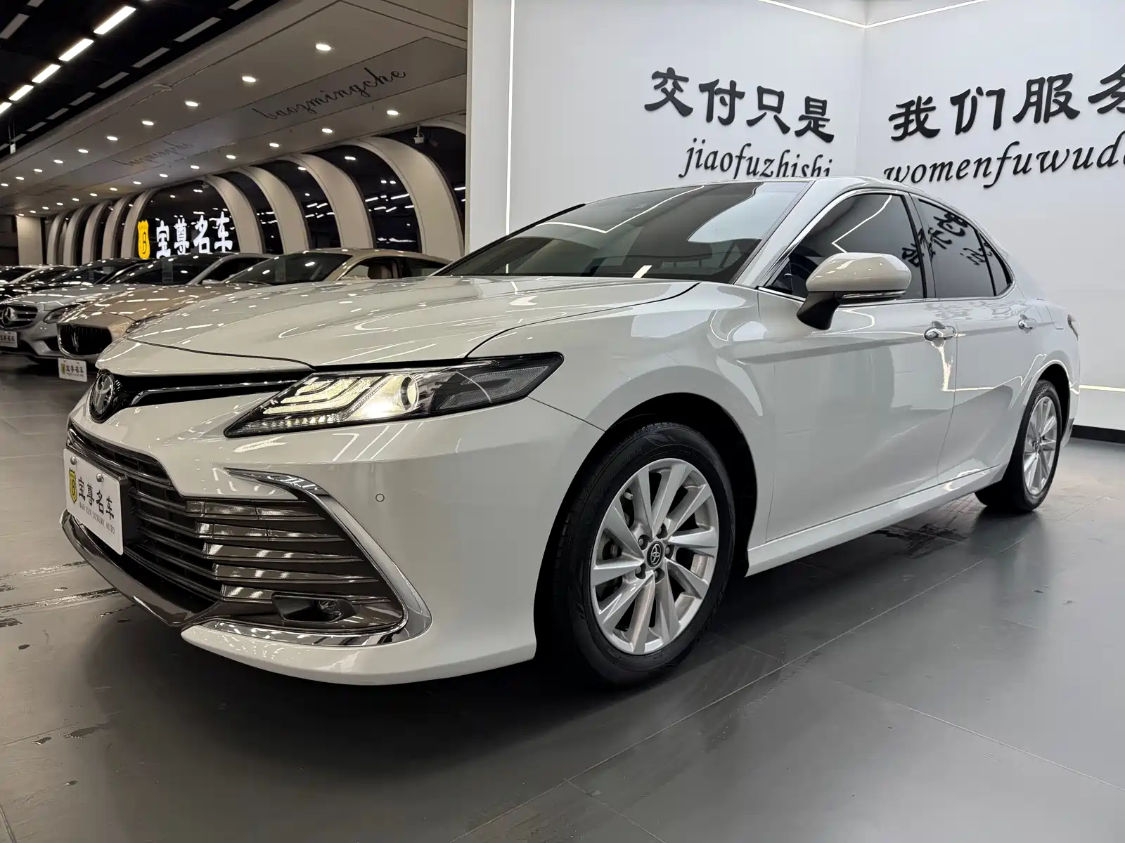 Фото 1 - Toyota Camry