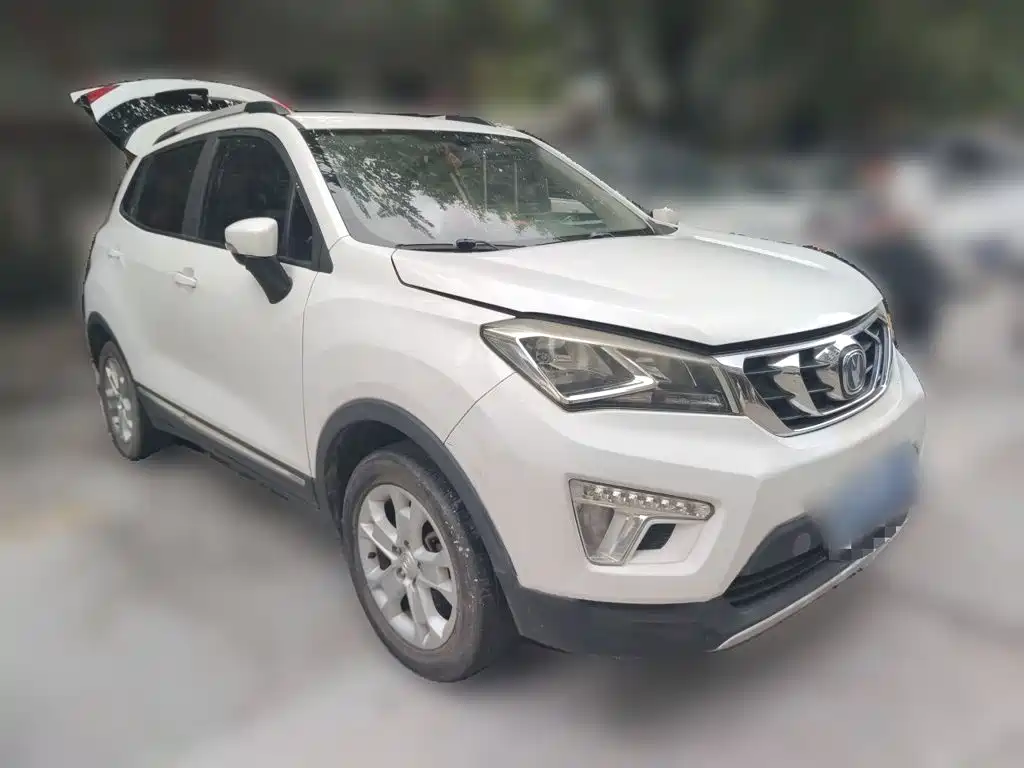 Фото 24 - Changan CS15