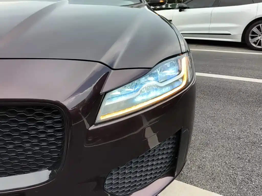 Фото 24 - Jaguar XFL