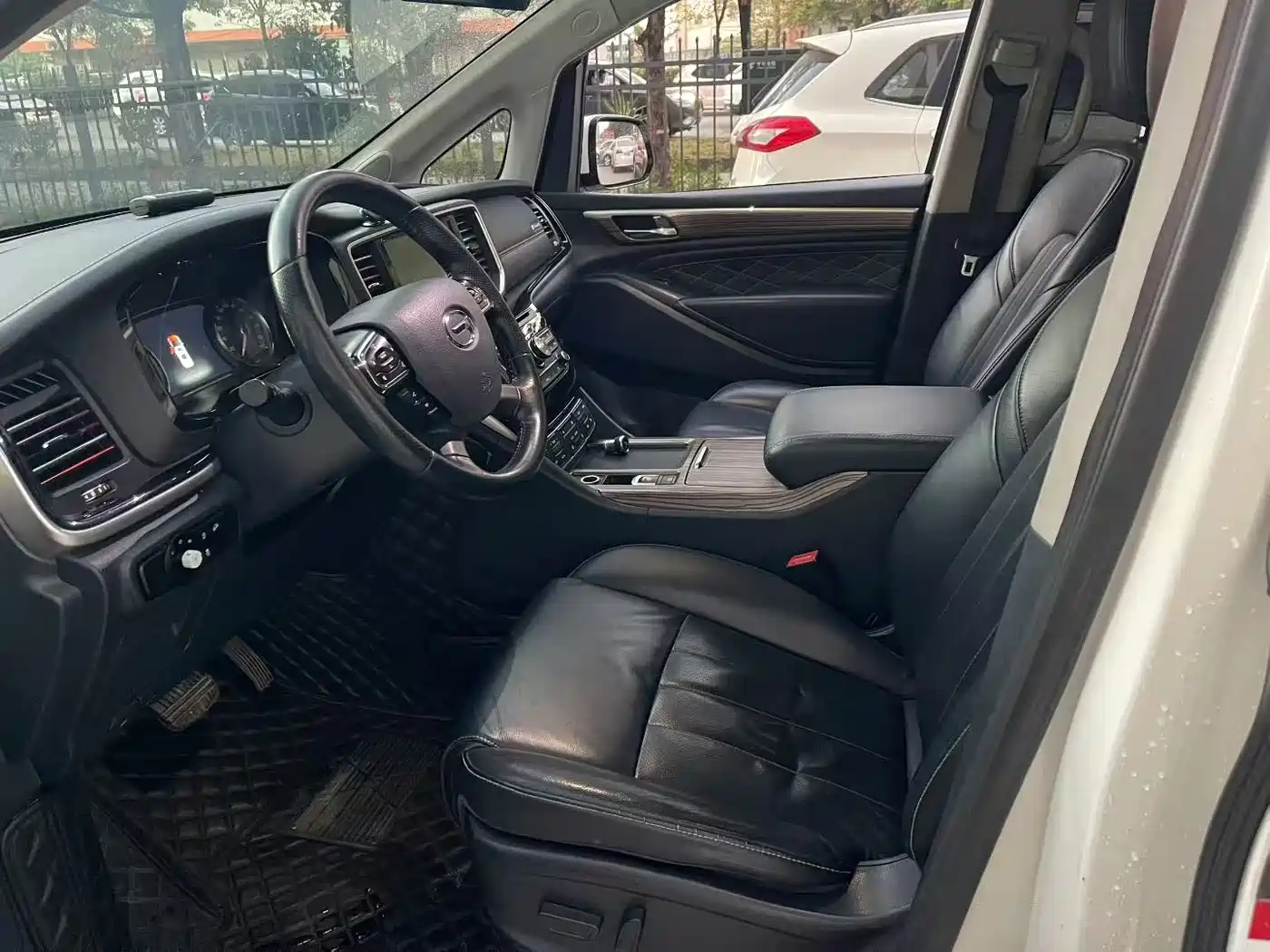 GAC Trumpchi Trumpchi M8 2018 320T Exclusive Edition фото 8