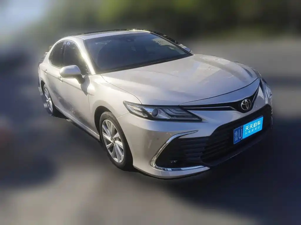 Фото 3 - Toyota Camry