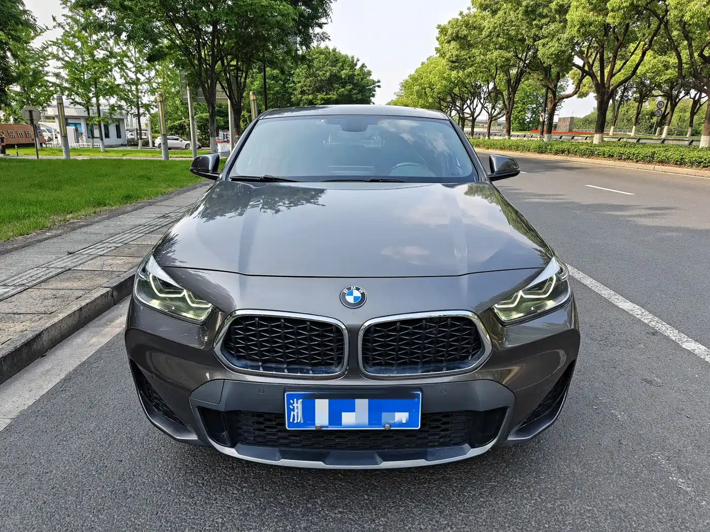 Photo 2 - BMW X2