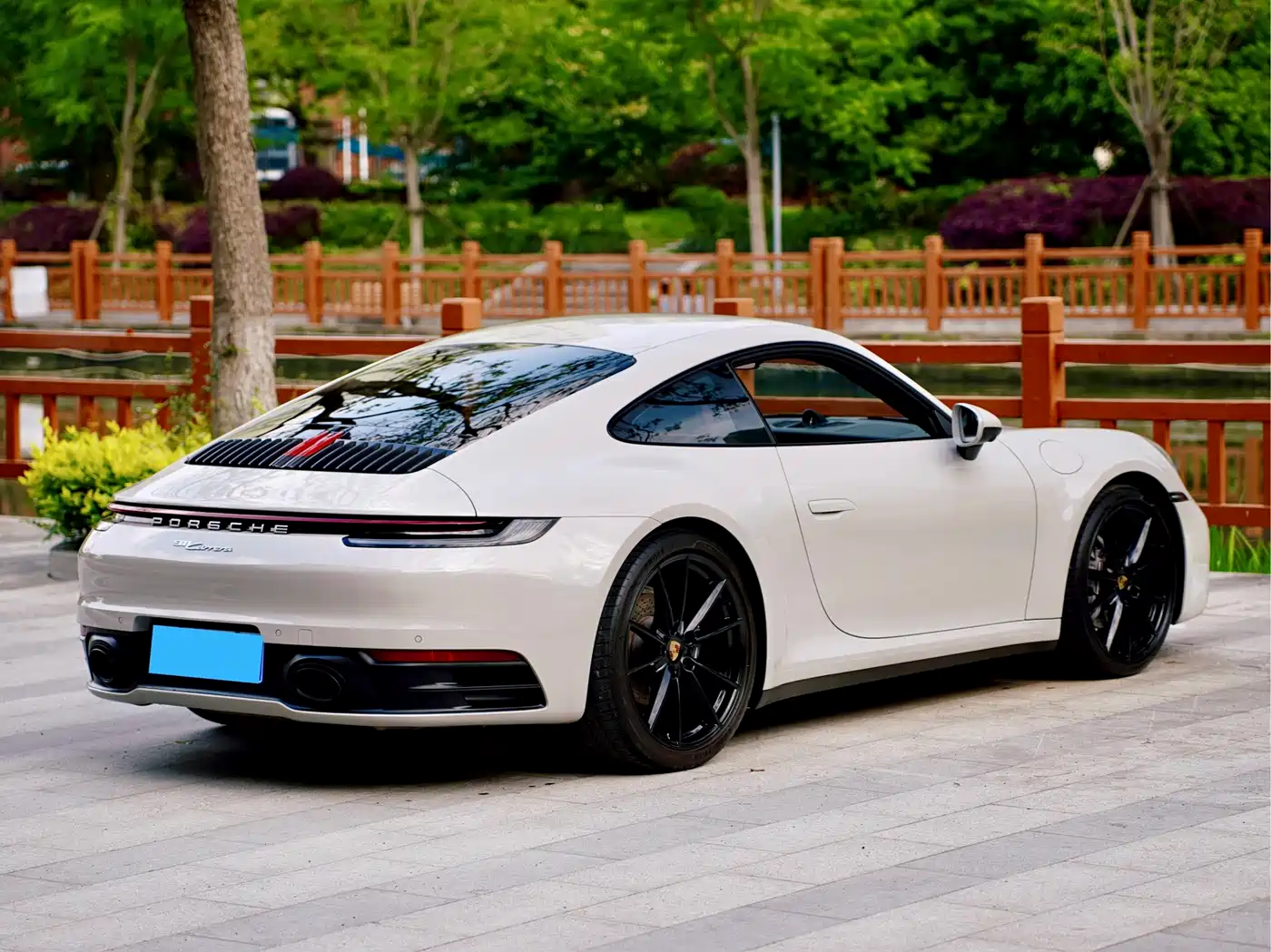 PORSCHE 911