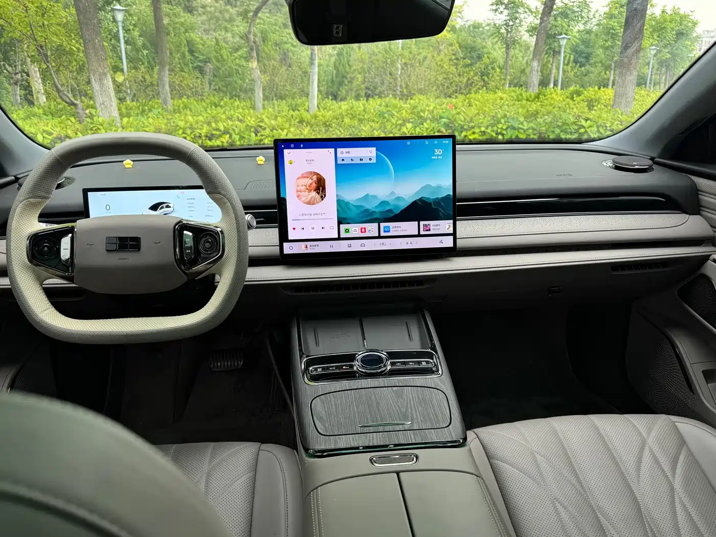 Geely Galaxy Galaxy Xingyao 8 2025 2025 130km EM-i Premium Edition