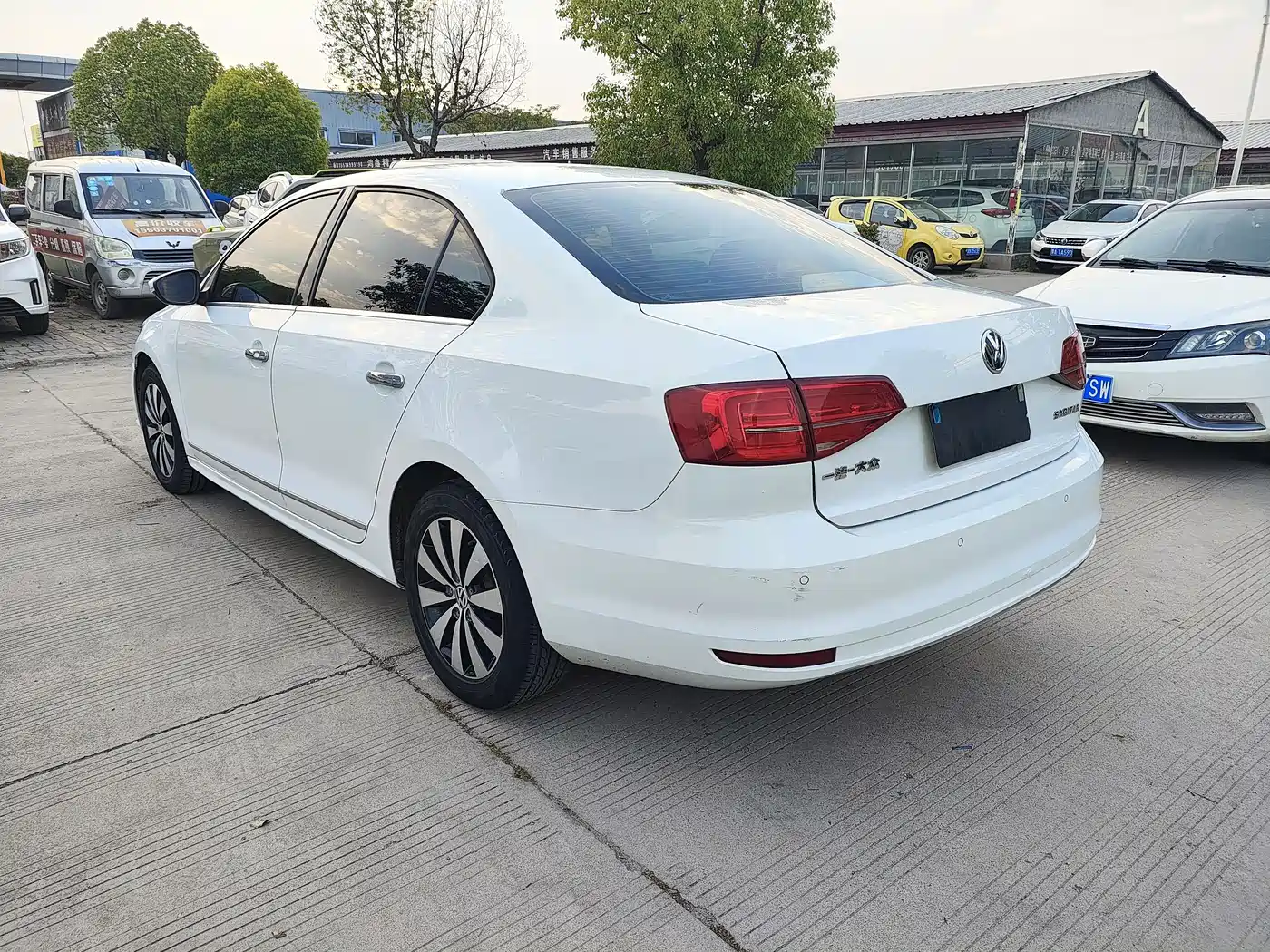 Volkswagen Sagitar 2018 1.6L Automatic Comfort фото 7