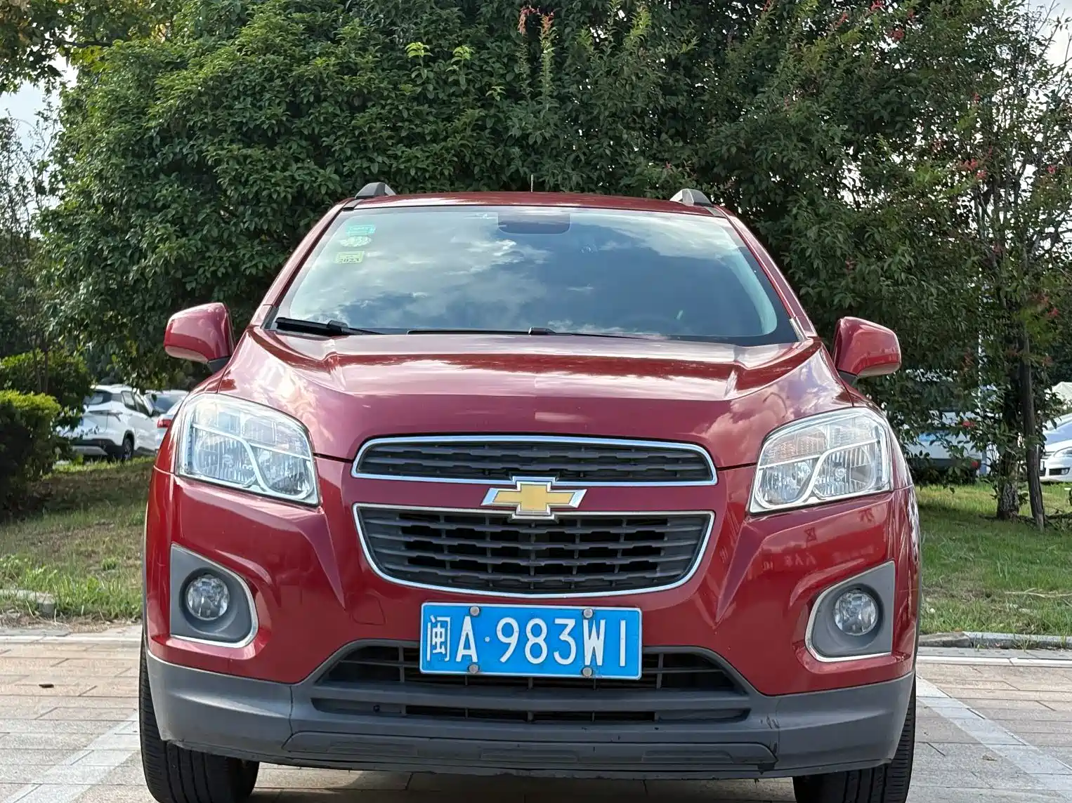 Photo 2 - Chevrolet Trax