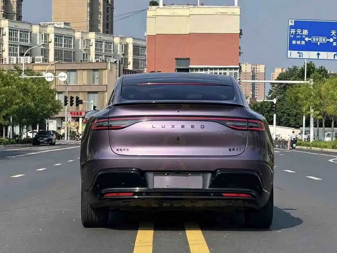 Фото 8 - Zhijie Luxeed R7